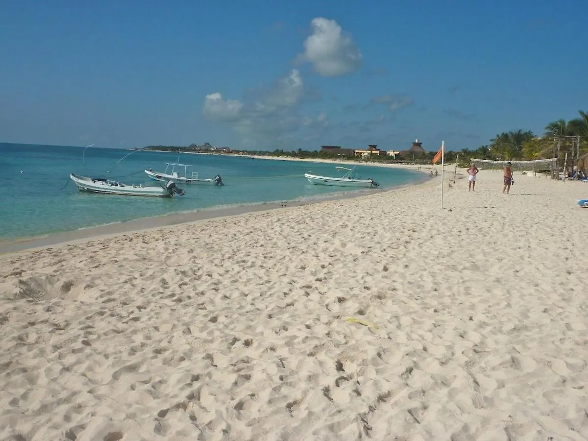 Humble, Right On The Beach Akumal