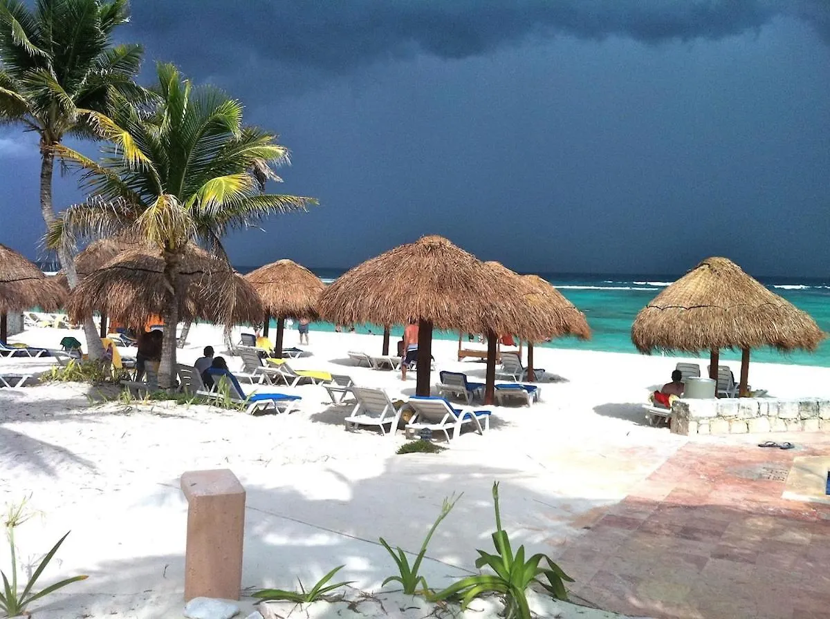 Apartment Humble, Right On The Beach Akumal